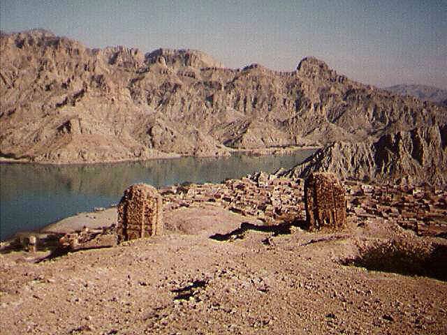 Hindu_temple_Salt_Range_near_Mari_Indus.jpg