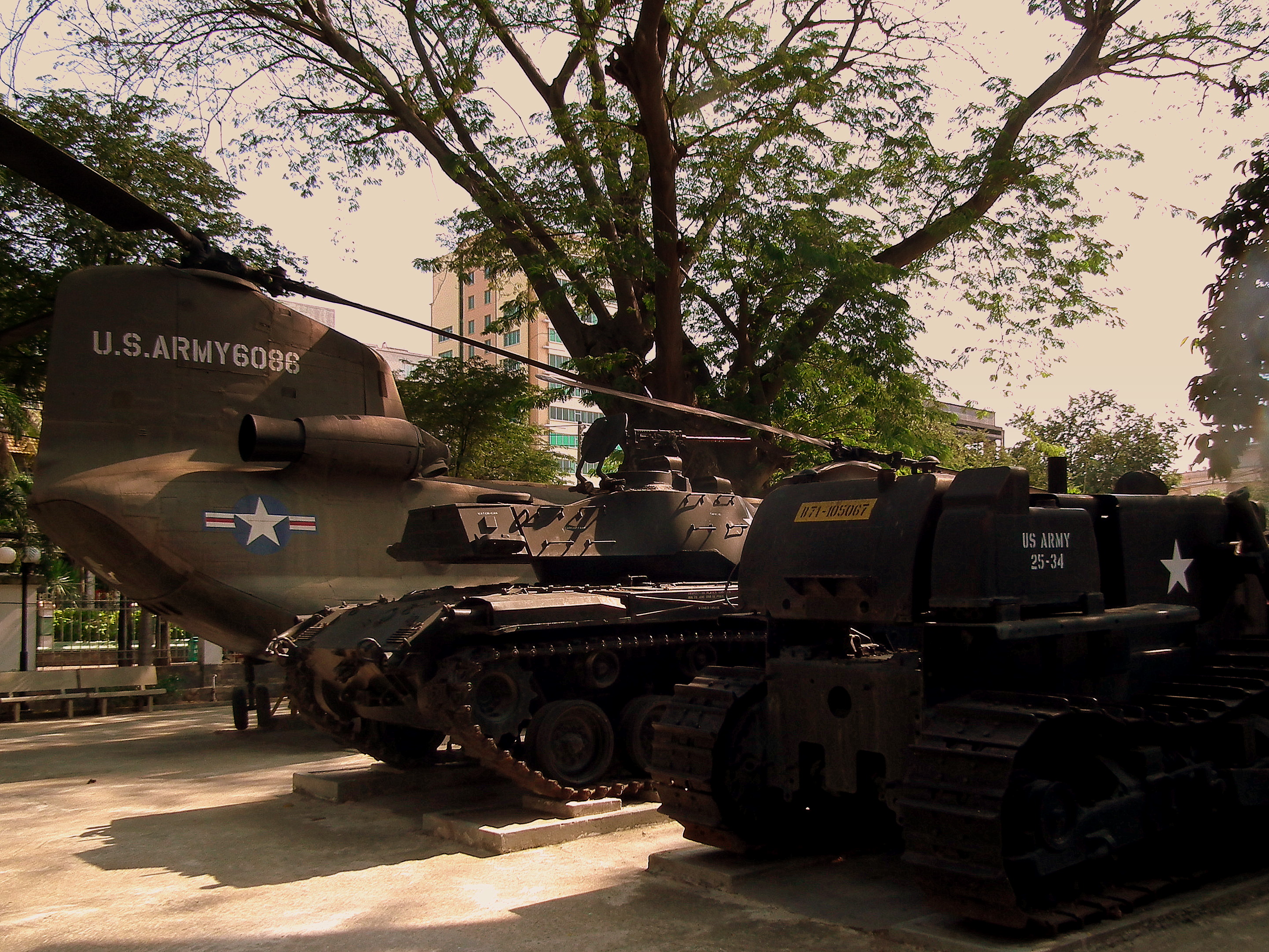 WAR_REMNANTS_MUSEUM_SAIGON_VIETNAM_JAN_2012_%286820545834%29.jpg