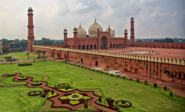 7.-Badshahi-mosque.jpg