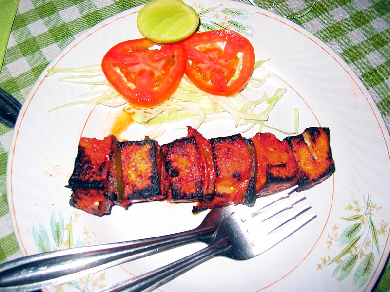 800px-Panir_Tikka_Indian_cheese_grilled.jpg