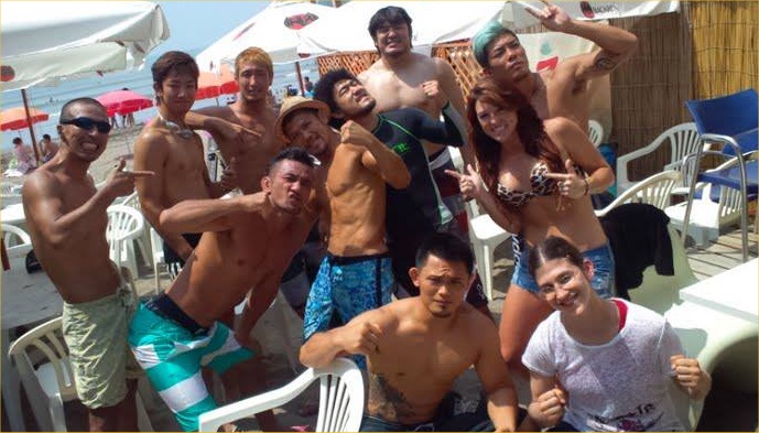 zushi-beach-group-pic.jpg