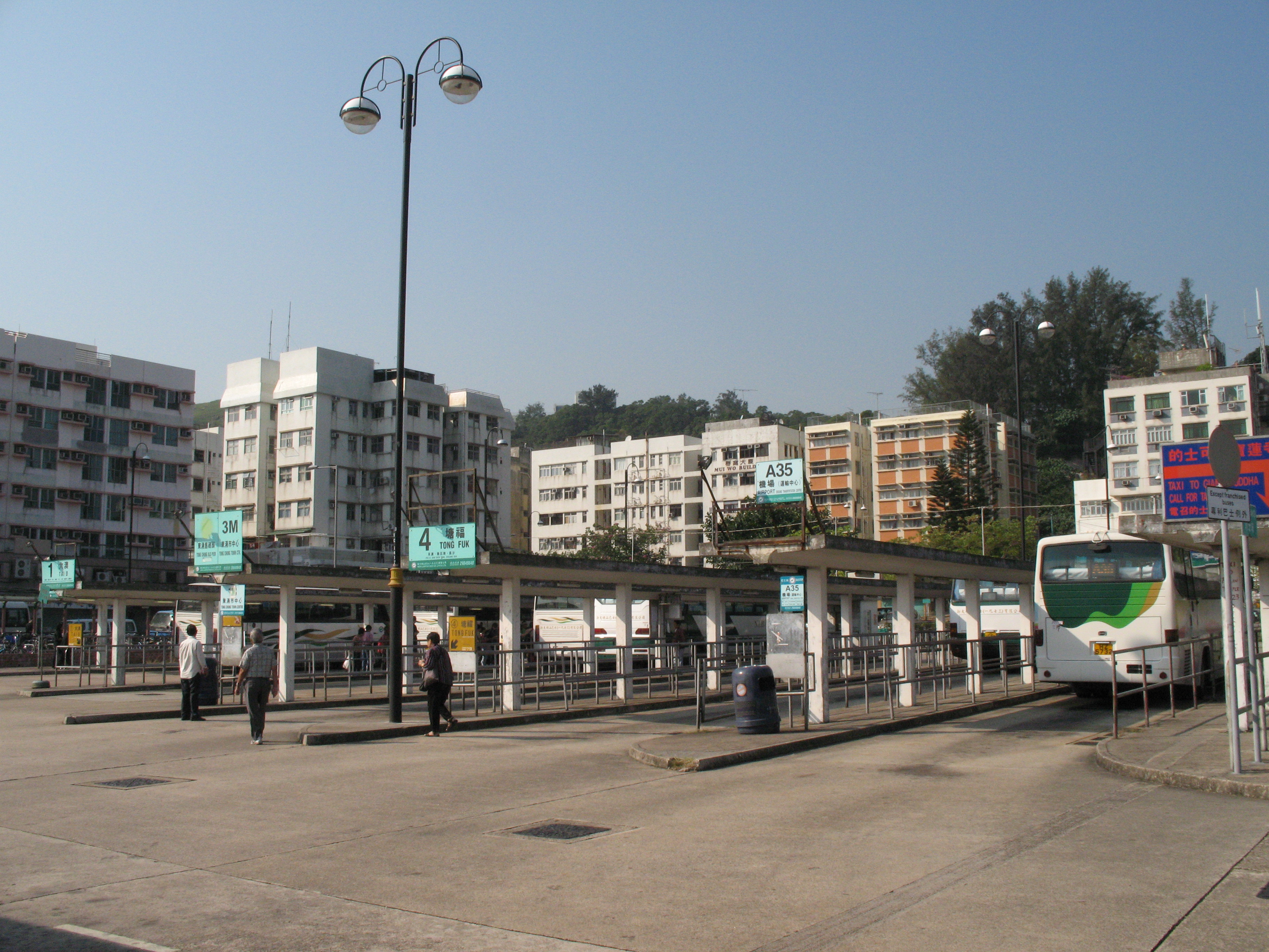 Bus_Terminal_at_Mui_Wo.JPG