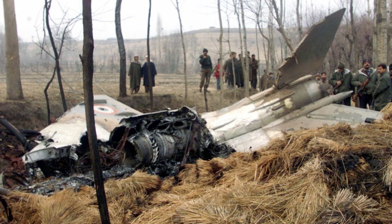 1474358491_mig-21-crash-lands.jpg