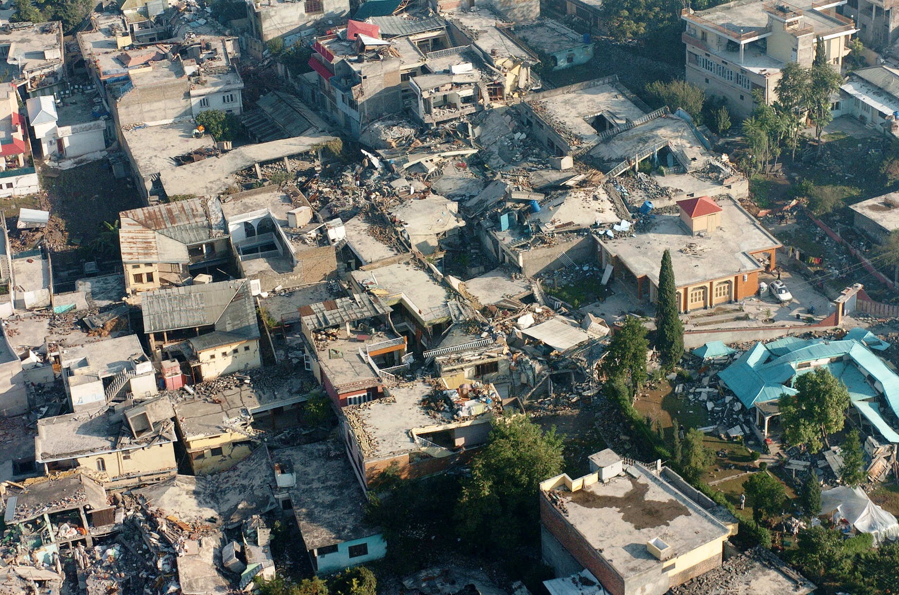 Muzaffarabad_-_2005_Kashmir_earthquake.jpg