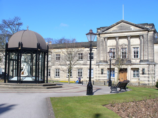 Harrogate_Town_Hall_-_geograph.org.uk_-_738842.jpg