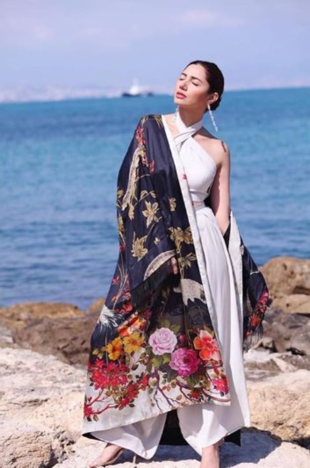 mahirakhan_cannes_elankimono-1526391709.jpg