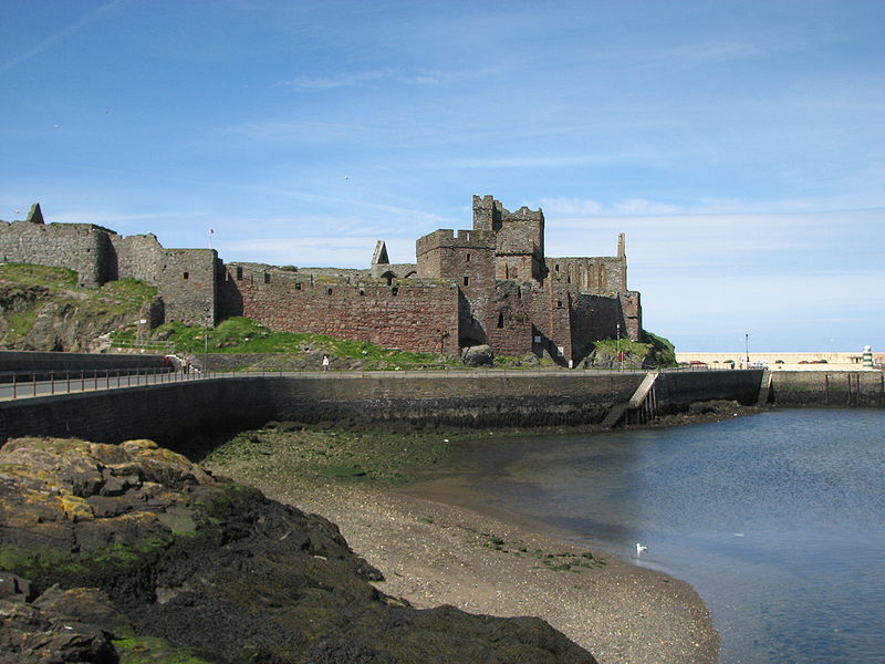 800px-Isle_of_Man_Peel_Castle.jpg