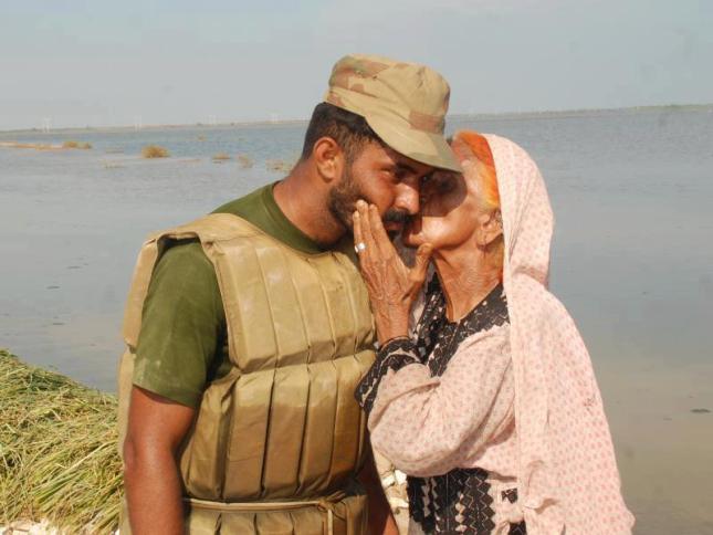 old-baloch-woman-love-for-pakistan-army-solider.jpg