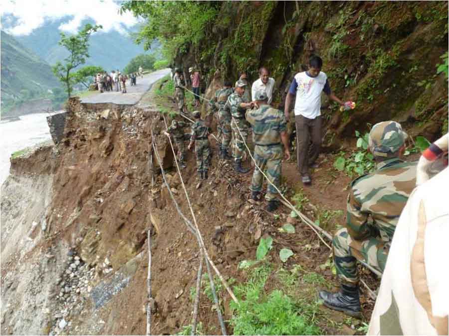 Indian_Army_Uttrakhand_Badrinath_tsunami_3.jpg