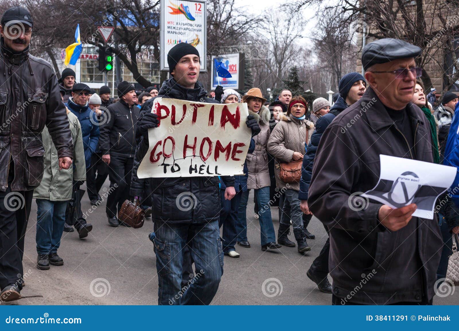 kharkov-ukraine-march-2-2014-anti-putin-demonstration-kh-38411291.jpg