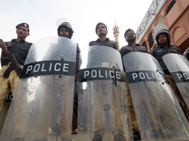 804296-policepeshawarmuharramx-1418149958-862-640x480.jpg