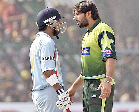 afridi-gambhir.jpg