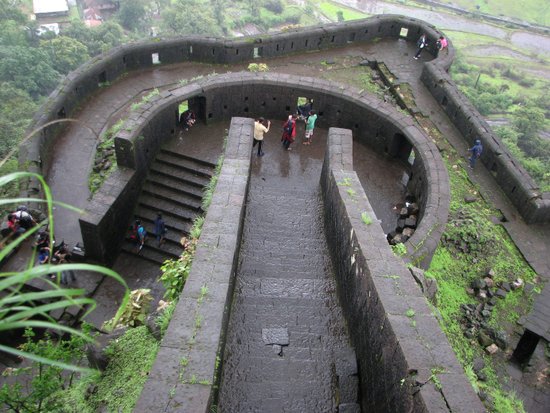 lohagad-buruj-at-entrance.jpg