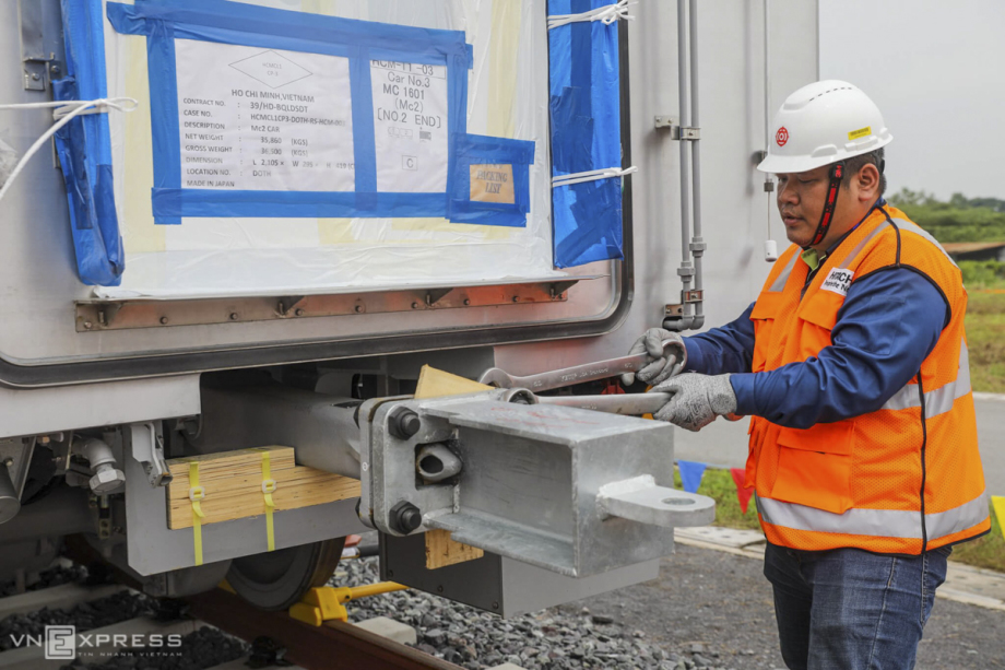 A staff inspects the connections between the coaches. The three coaches will for be assemble into a train. The 19.7-km metro route No.1 from Ben Thanh Market in District 1 to Suoi Tien theme park in District 9 will have 17 trains.The line will have 14 stations, 11 elevated and three underground. As designed, the first train will move at 110 kph on the elevated section and 80 kmp in the tunnel.