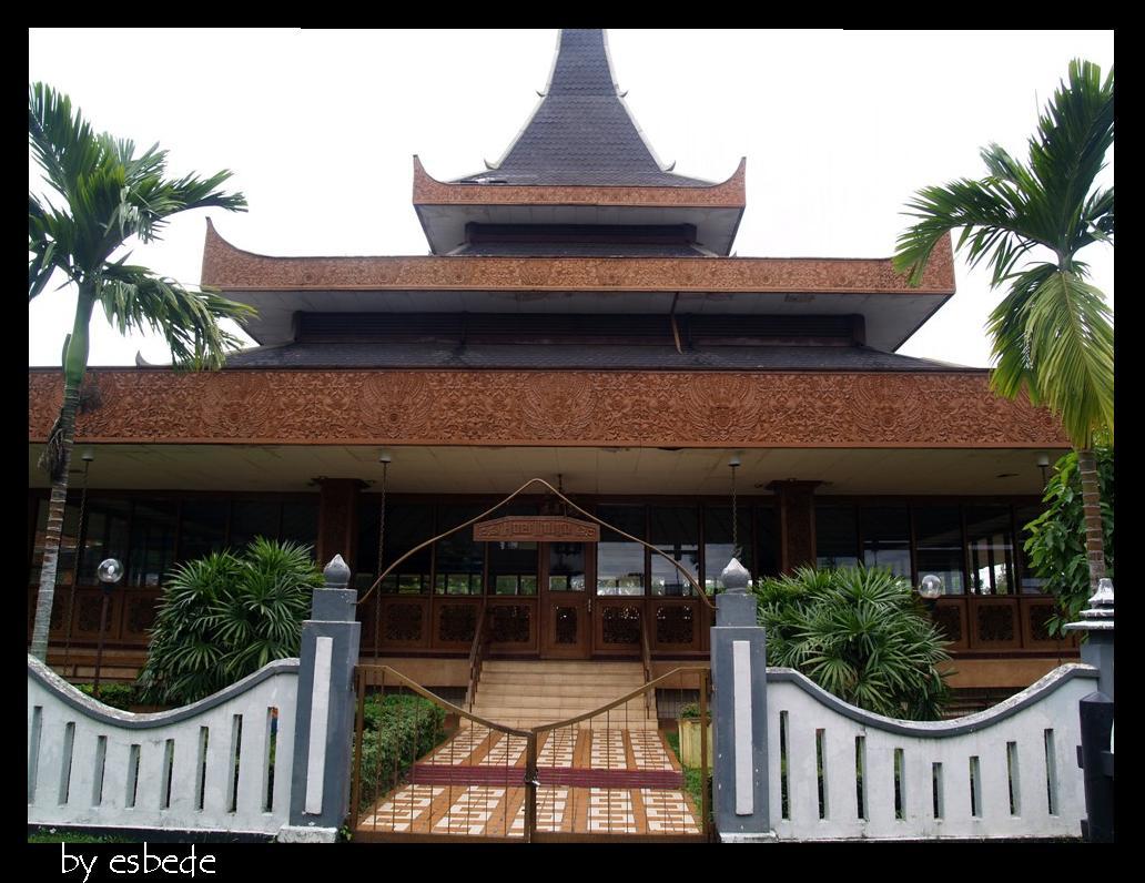 joglo-house-middle-java-traditional-house1.jpg