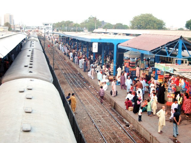 442193-PakistanRailwaysphotofile-1348575134-765-640x480.jpg