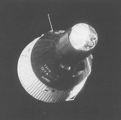 First orbital rendezvous: Gemini VI keeps station after using its on-board computer to maneuver to position near Gemini VII. 