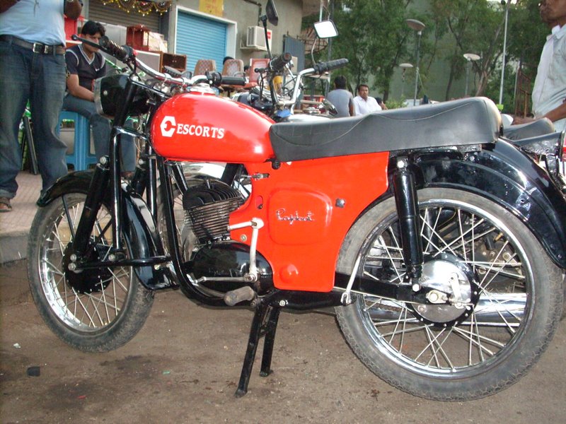 1968-escorts-rajdoot2.jpg