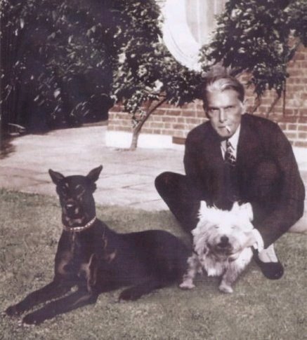 Jinnah+with+Dogs.jpg