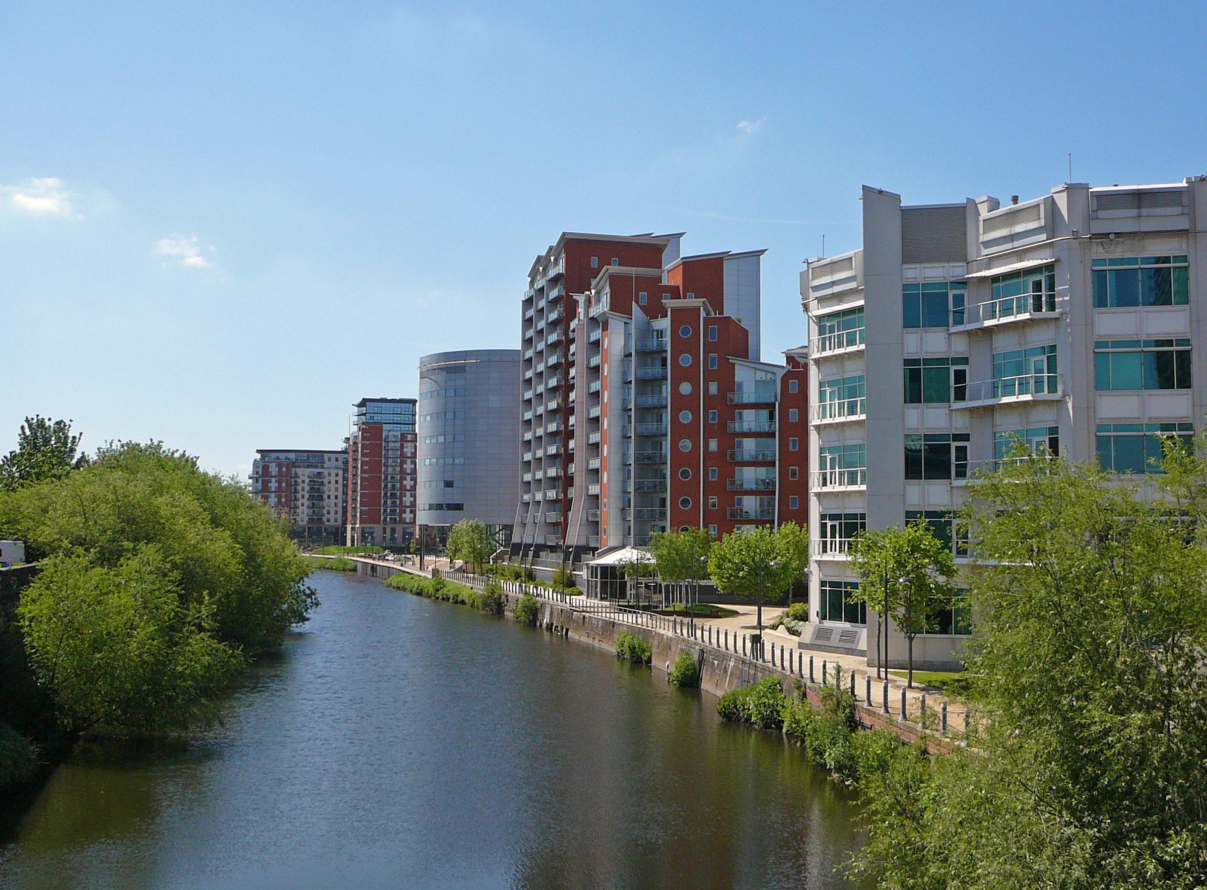 River_Aire_waterfront,_Leeds_001.jpg