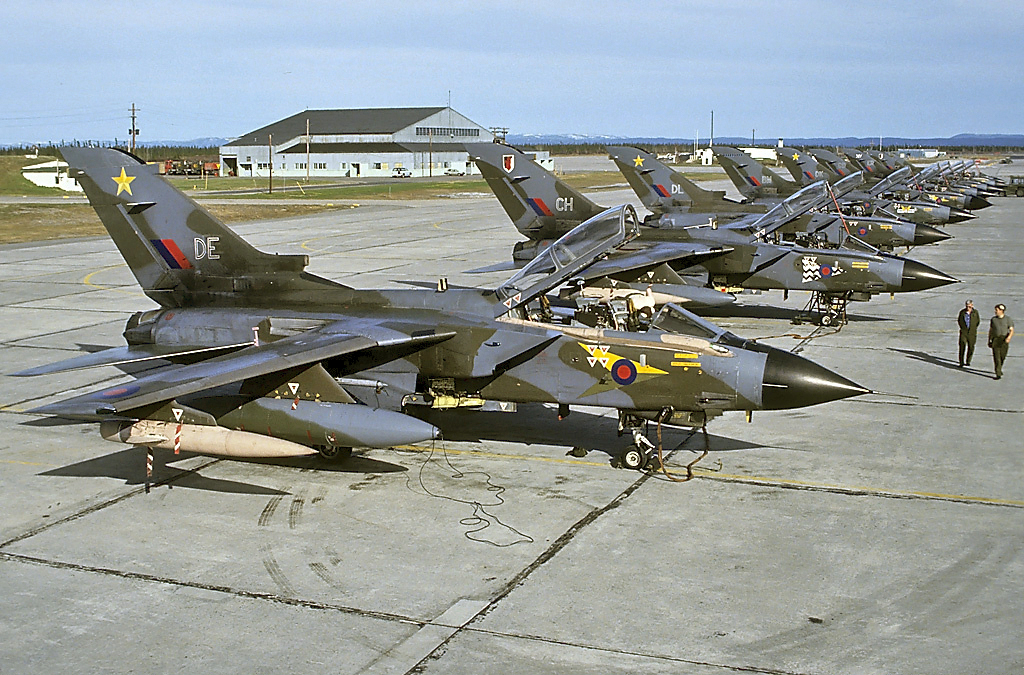 RAF_Panavia_Tornado_GR1A.jpg