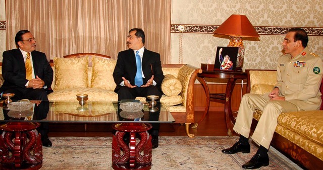 Kayani-Zardari-Gilani-EPA-640x480.jpg