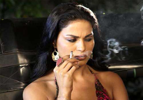 veena-malik-smoking-pictures.jpg