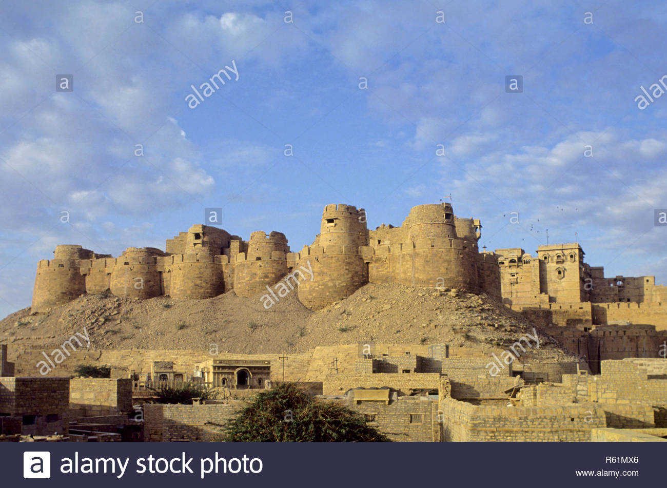 sonar-quila-or-golden-fort-jaisalmer-rajasthan-india-R61MX6.jpg