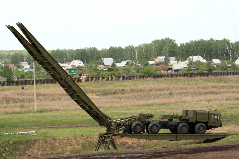 TMM-6_bridgelayer_-_Omsk_2009_-_02.jpg