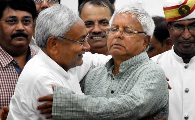 nitish-lalu_650x400_41490786610.jpg