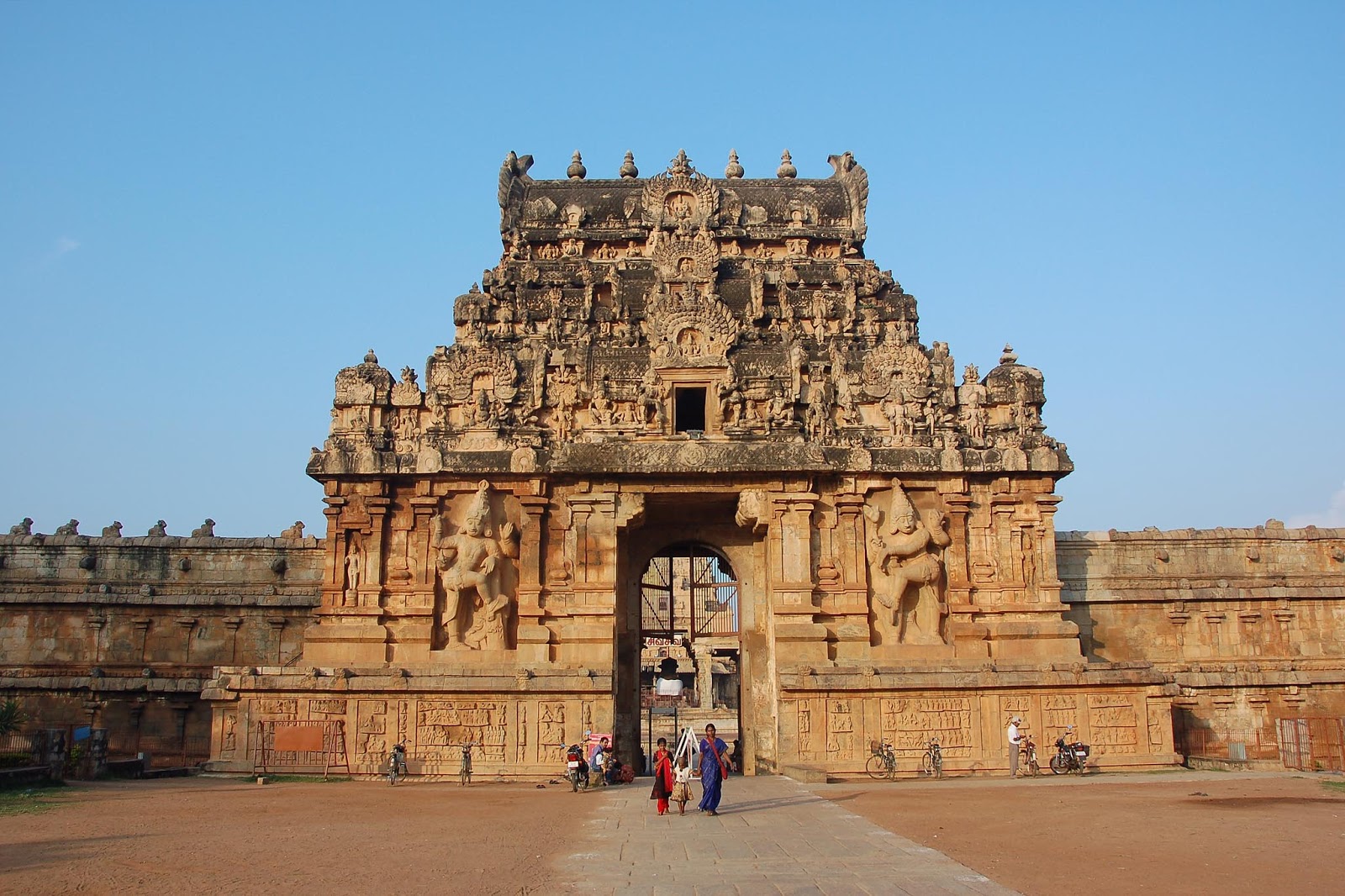 Chola+Temple+Tanjavur++02a.jpg