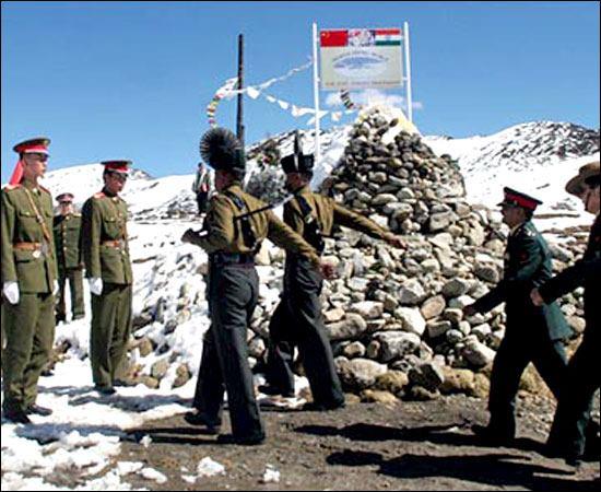 Chinese_Indian_border_flag_staff_meet.jpg