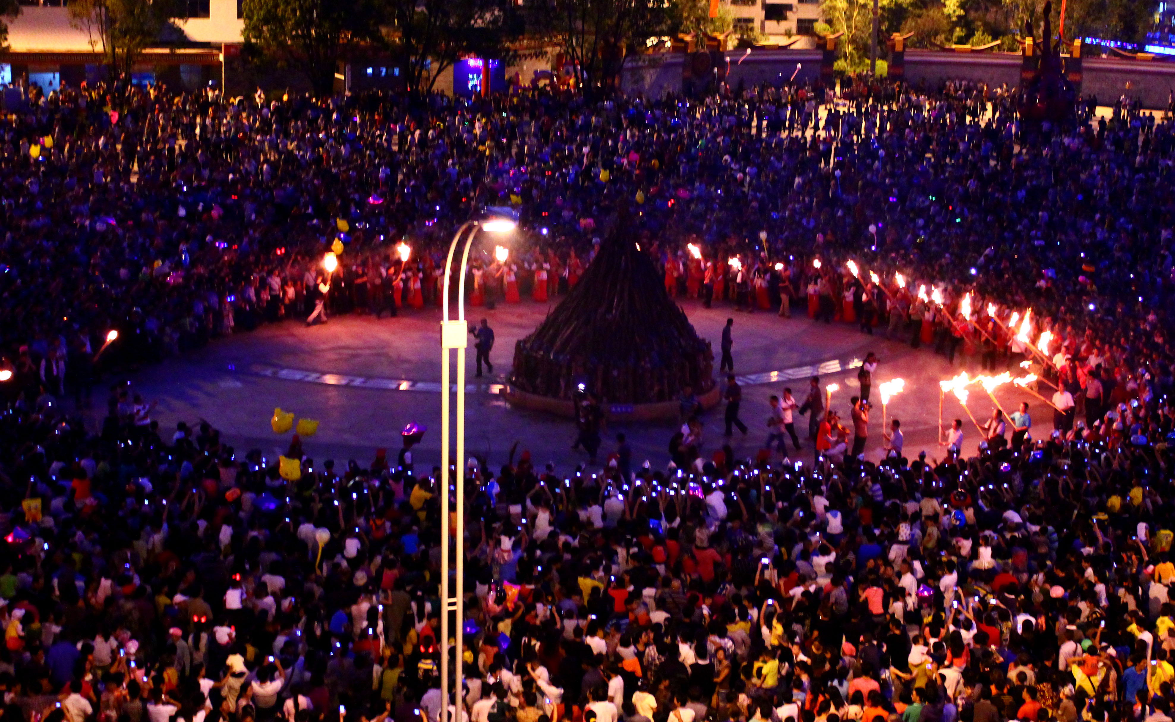 Torch_Festival_in_Eshan_01.jpg