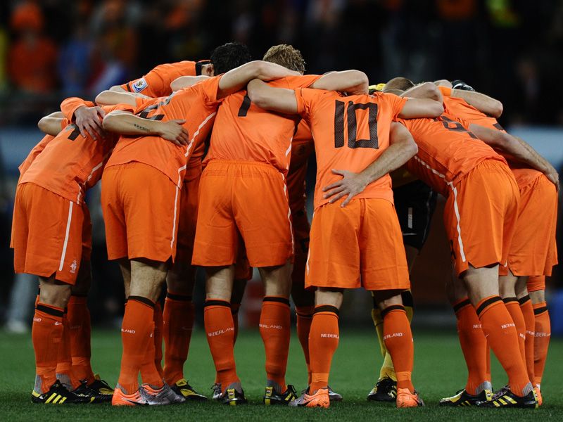 Uruguay-v-Holland-Holland-huddle_2474702.jpg