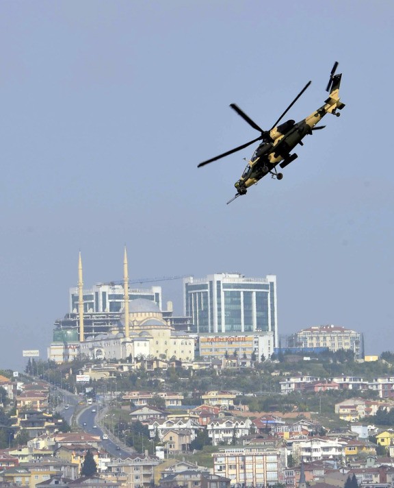 15759_milli-helikopter-atak-in-gosterisi-nefes-kesti_660488.jpg