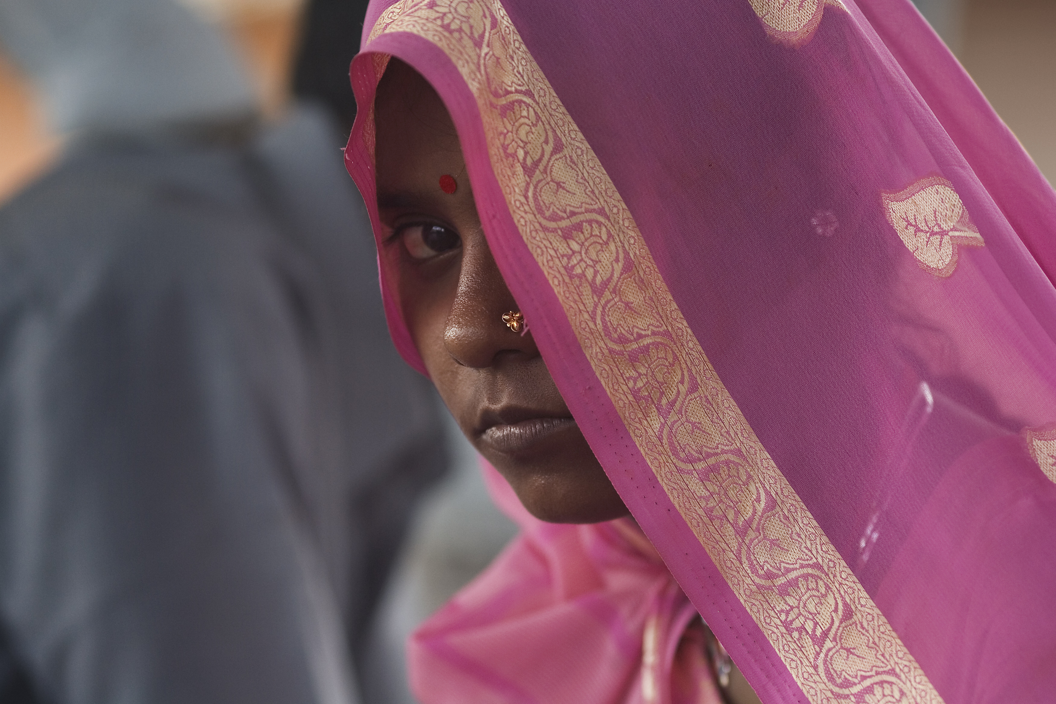 India_-_Delhi_pink_veil_-_4551.jpg