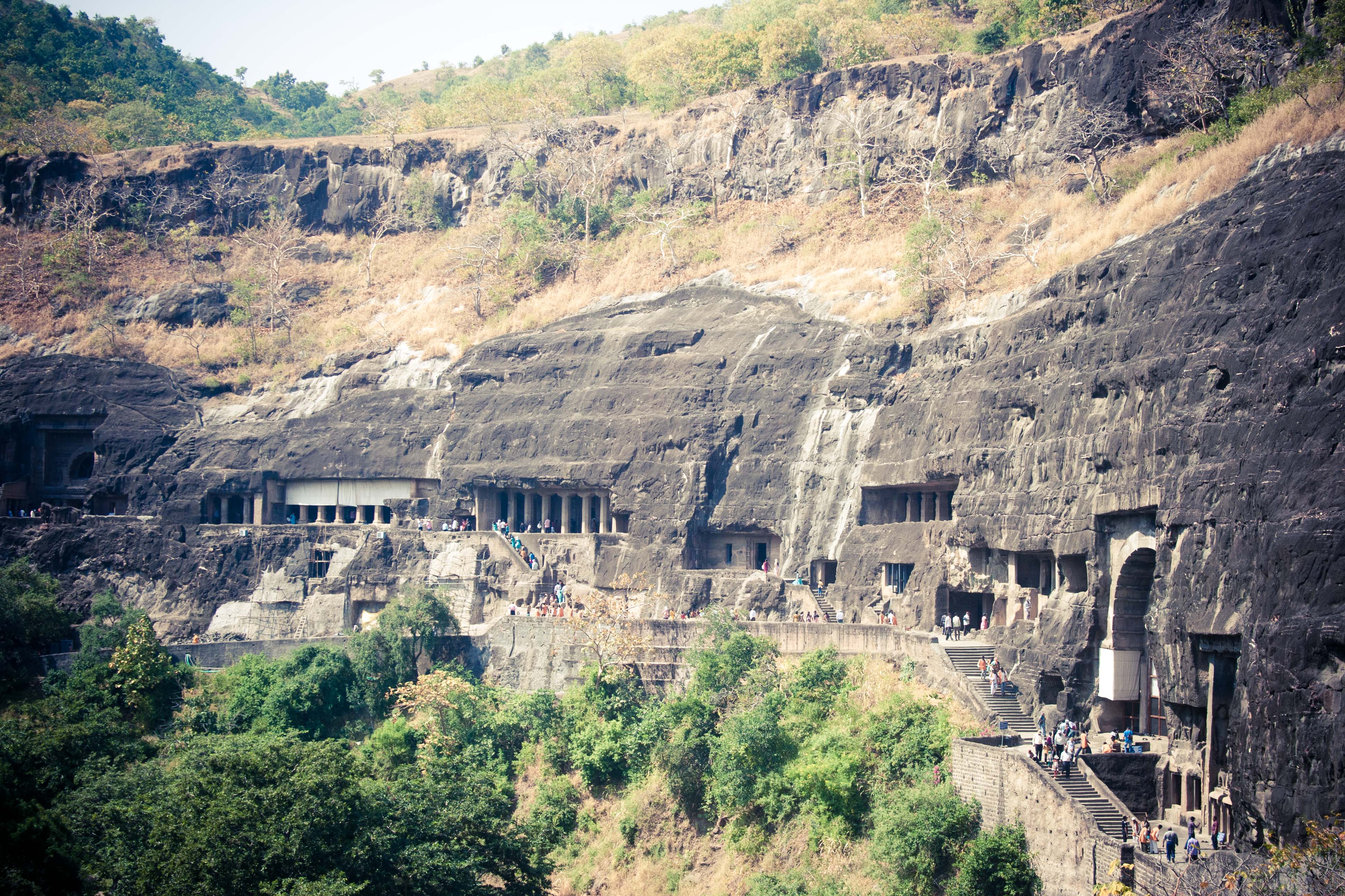 Ajanta_caves_view_01.jpg