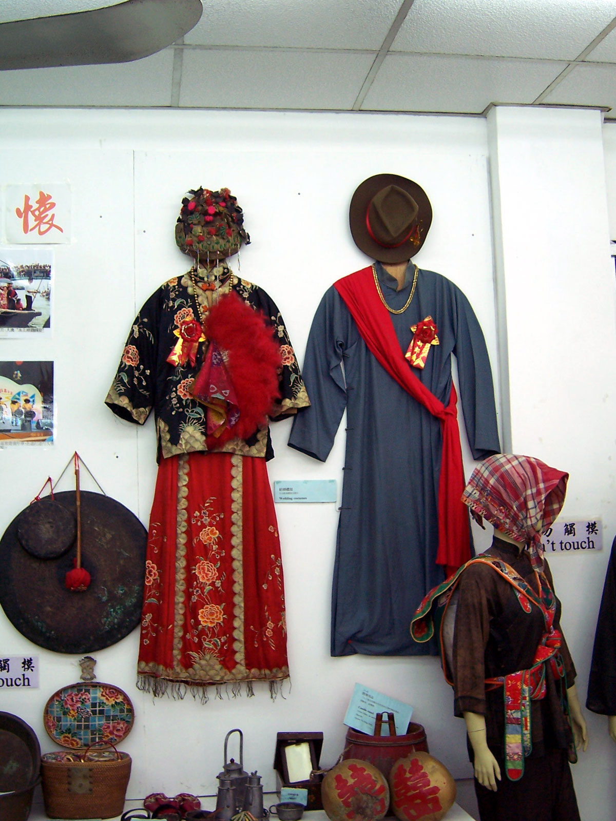 Old_Chinese_wedding_dresses.jpg