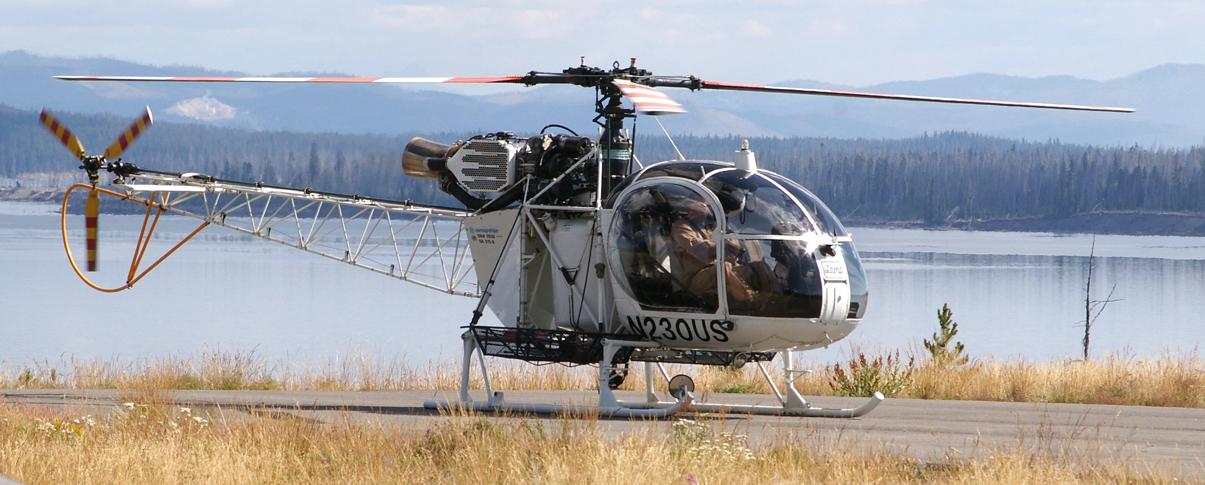 Aerospatiale_SA_315B_Lama_Helicopter_20080814.jpg