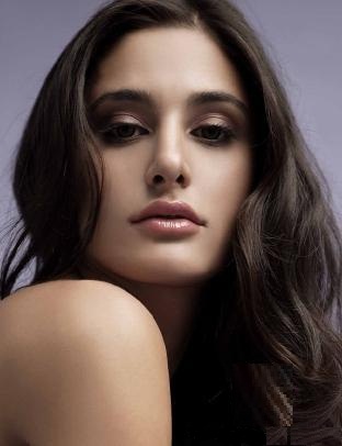 nargis_fakhri_live_4.jpg