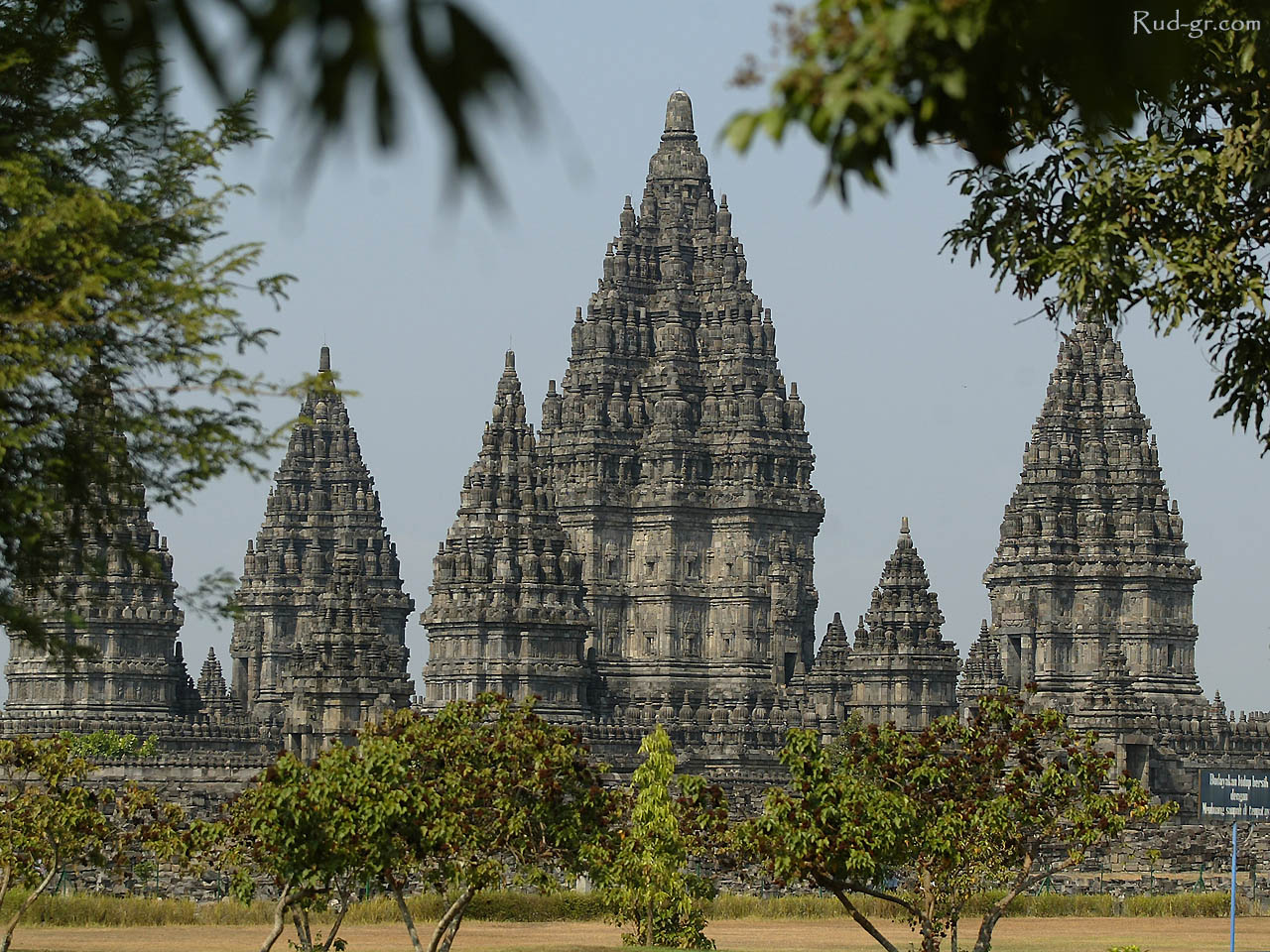 java_prambanan_temple.jpg