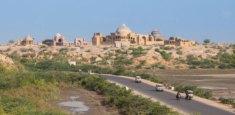 800px-Overview_of_Makli_Hills.jpg