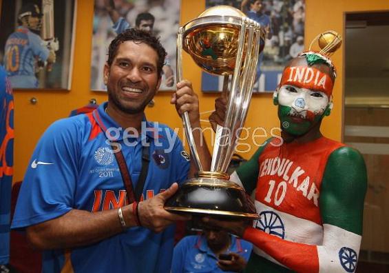 Sachin%20Tendulkar%20With%20World%20Cup.jpg