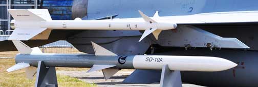 JF-17+Thunder+Missiles+-+sarzameenpak.blogspot.com.jpg