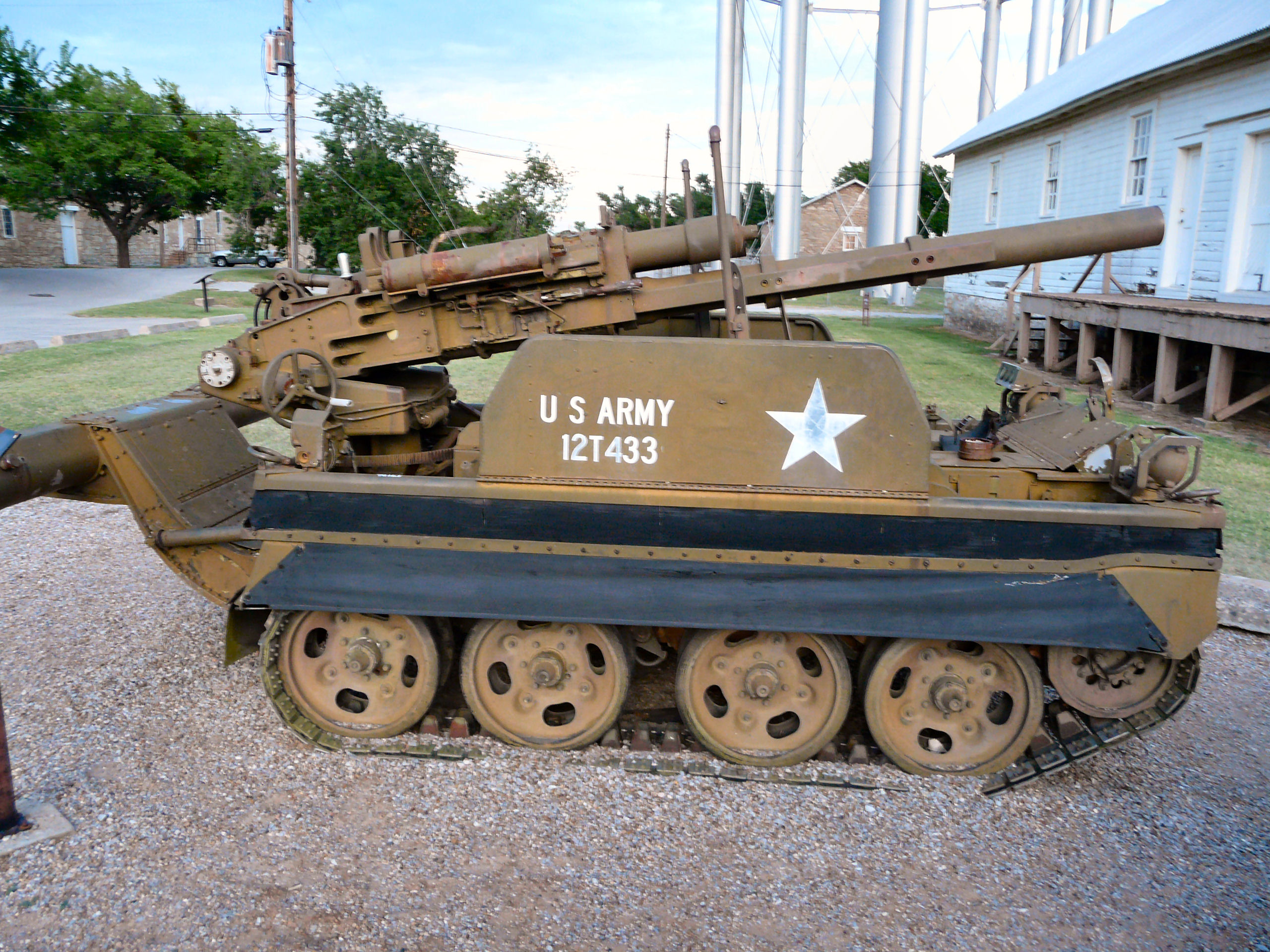 airborne_105mm_spg_02_of_71.jpg