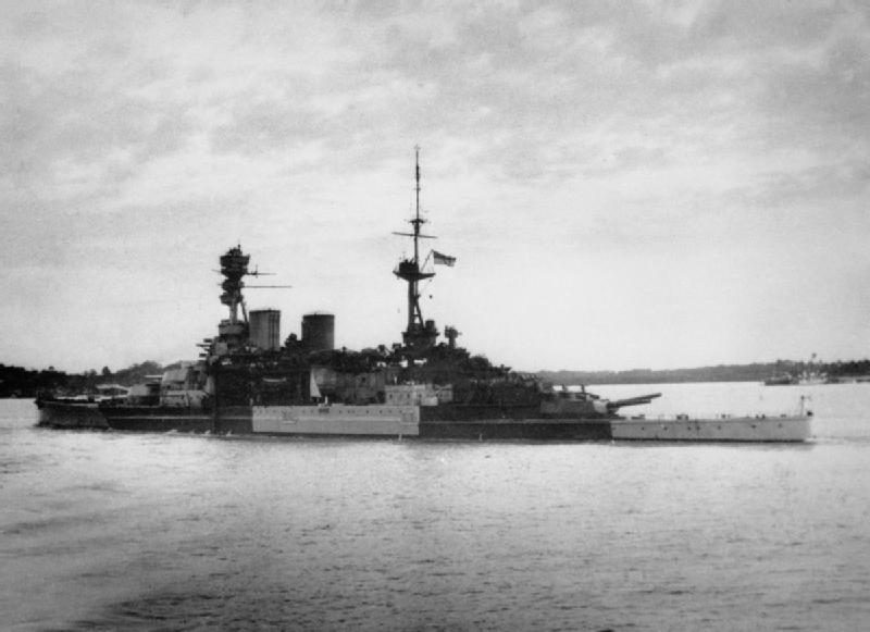 HMS_Repulse_leaving_Singapore.jpg