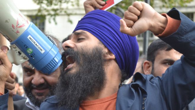 151112165732_sikh_protest_640x360_bbc_nocredit.jpg