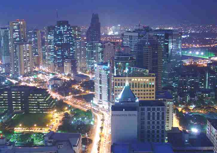 Philippines_San_Miguel_Avenue_Ortigas_full_moon.jpg