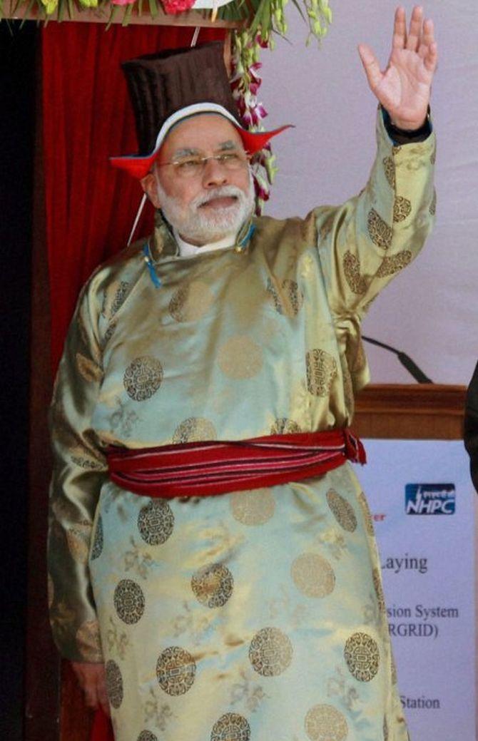 19modi-fashion6.jpg