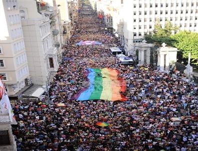 20140629_taksim-de-12-lgbti-onur-yuruyusu.jpg